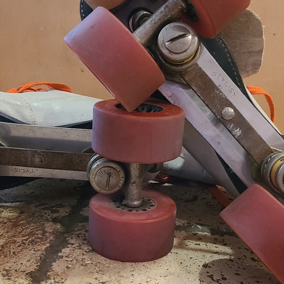 Vintage Roller Skates - Picture 3 of 5